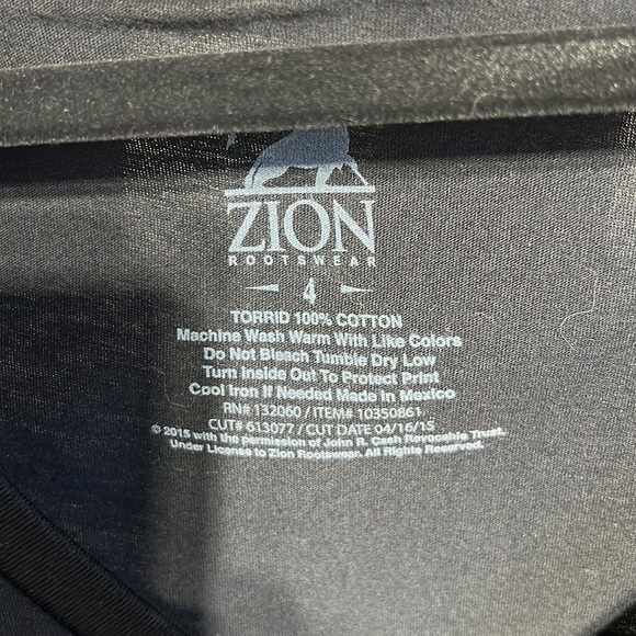 Torrid black Johnny Cash V-neck short sleeve T-shirt. Size 4X. NWT. - Picture 4 of 4